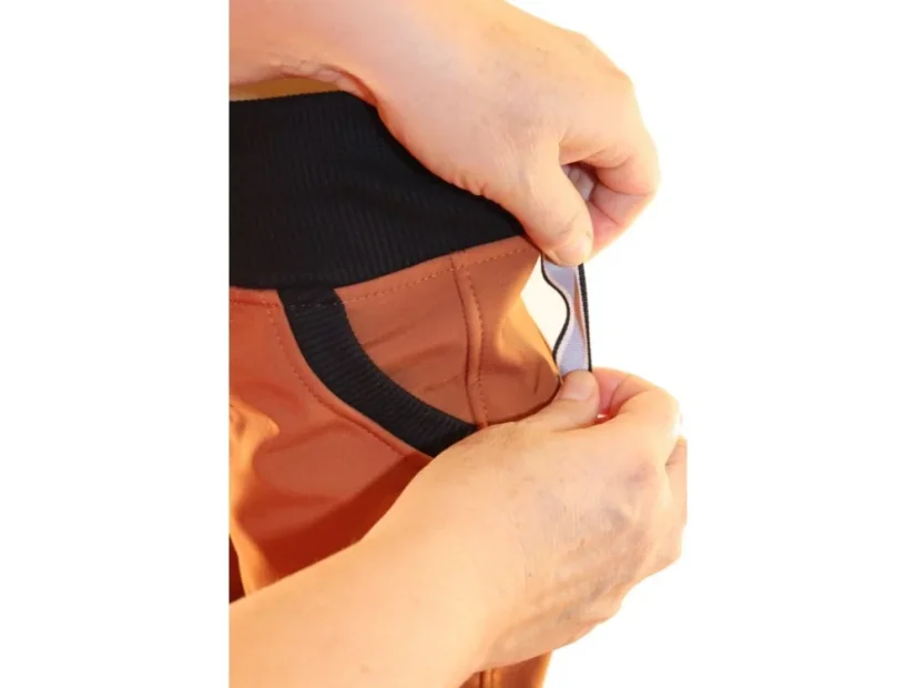 Softshellové kalhoty s fleecem a poutkem - jednobarevné