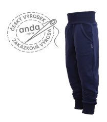 Tmavě modré tepláky bez počesu